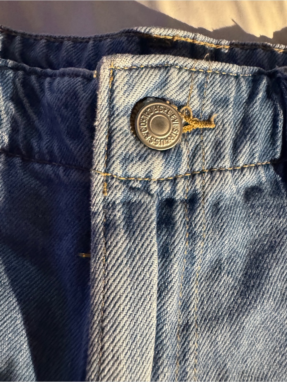 Levi's Medium Blue High-Rise Cinch Denim Shorts with Front Patch Pockets - Picture 3 of 12